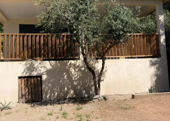 4 Personnes - 2 - Figari (Corsica)