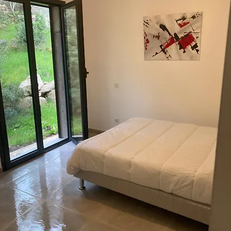 4 Personnes - 2 - Figari (Corsica)